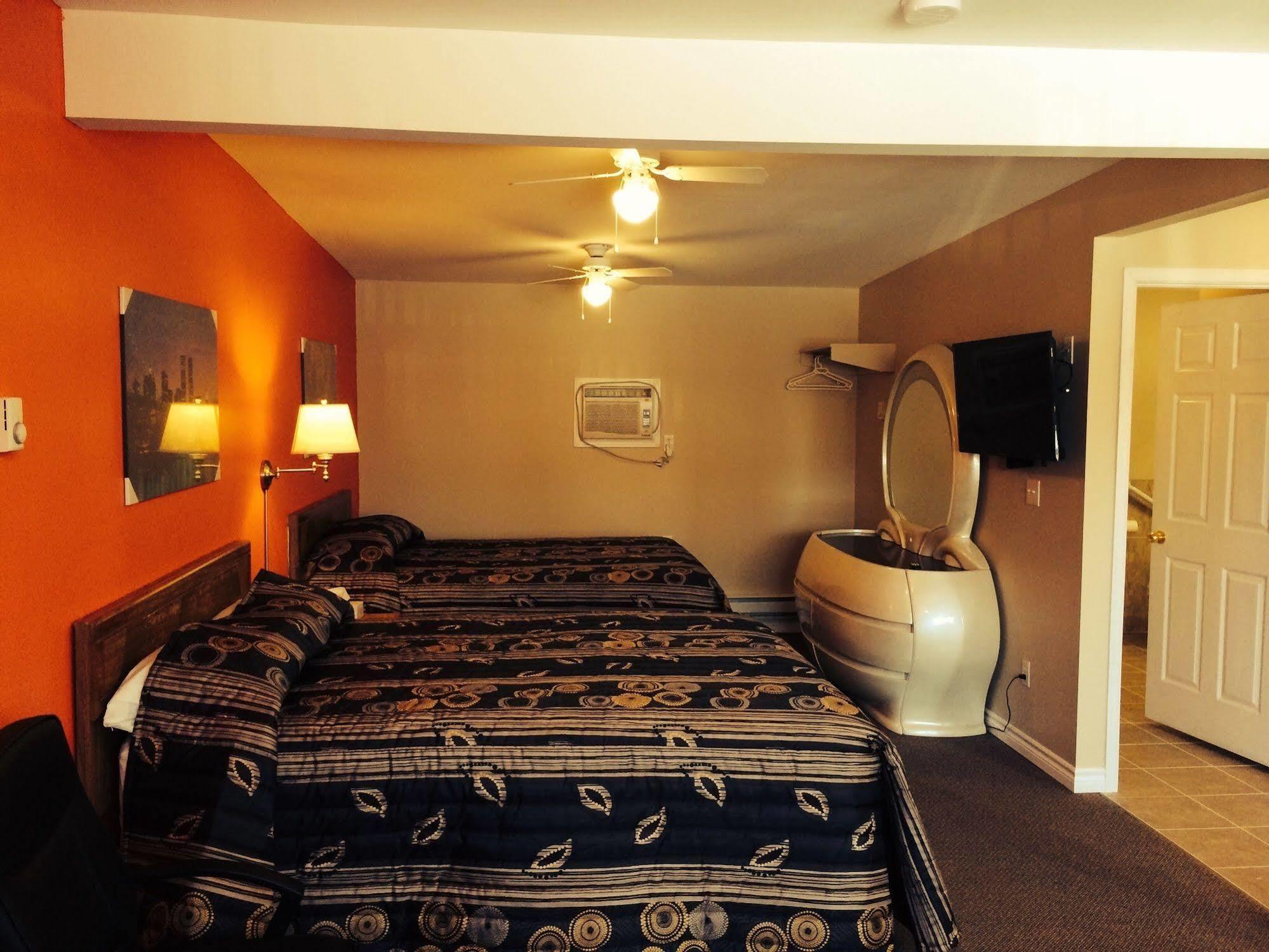 Rymal'S Motel Leamington Exterior photo